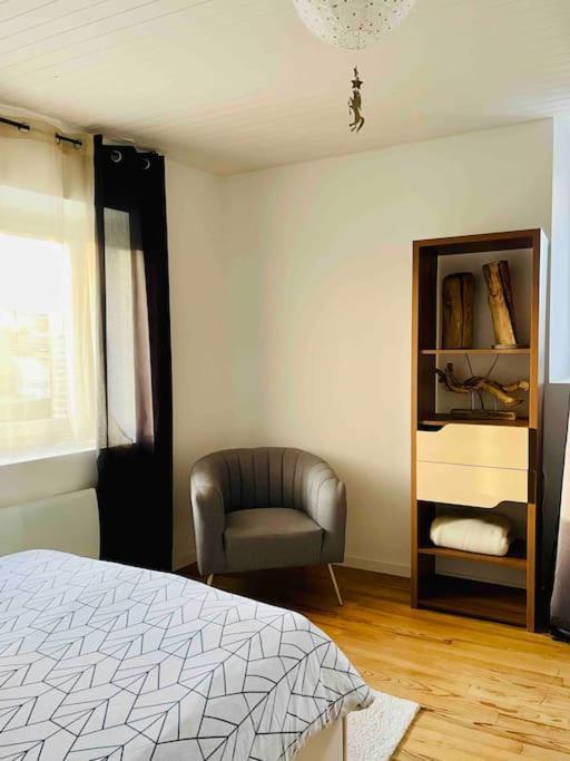Agreable Maison De Village Avec Balcon Roiffieux Ngoại thất bức ảnh