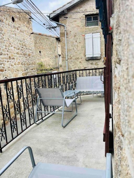 Agreable Maison De Village Avec Balcon Roiffieux Ngoại thất bức ảnh